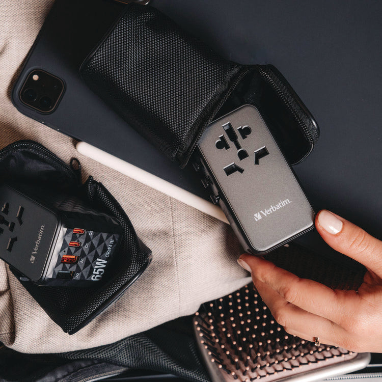 UTA-06 Gan III Universal Travel Adapter, (2) USB-A/(2) USB-C/Quick Charge 4+