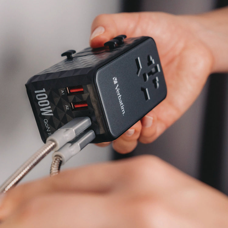 UTA-06 Gan III Universal Travel Adapter, (2) USB-A/(2) USB-C/Quick Charge 4+