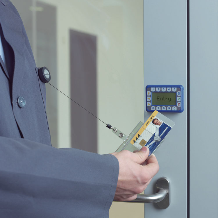 Id/security Card Holder Set, Vertical/horizontal, Reel, Clear, 10/pack